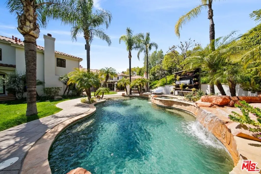 Lagoon Style Pool & Waterfalls