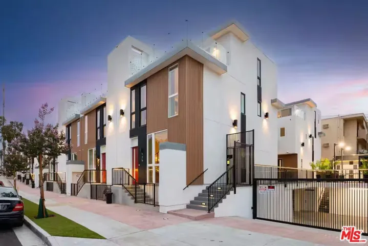 117 W Plymouth, Inglewood, California 90302 — photo 4