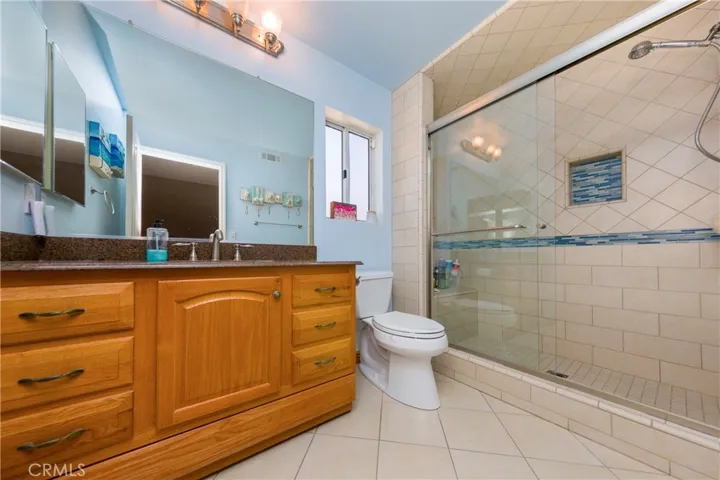 Upstairs full Bathroom