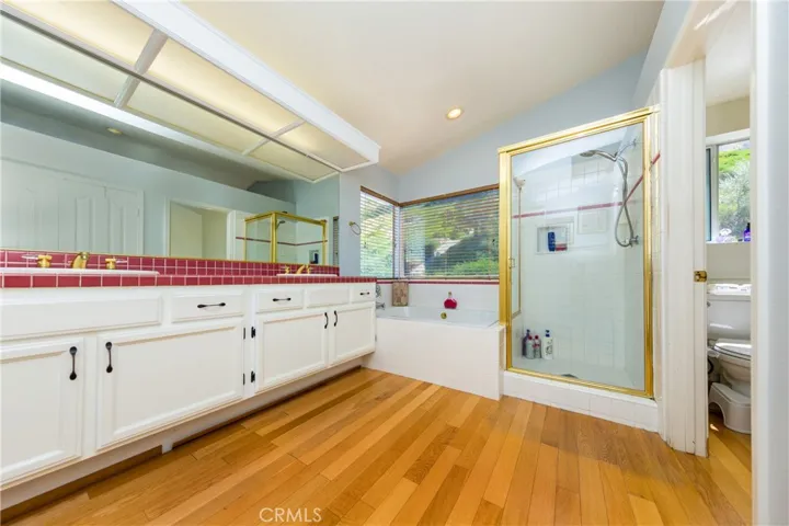 Master Bedroom Bathroom