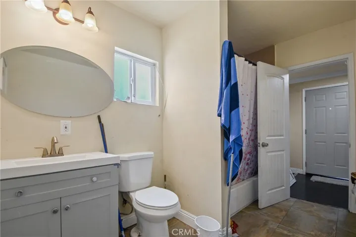 9307 Beach, Los Angeles, California 90002
