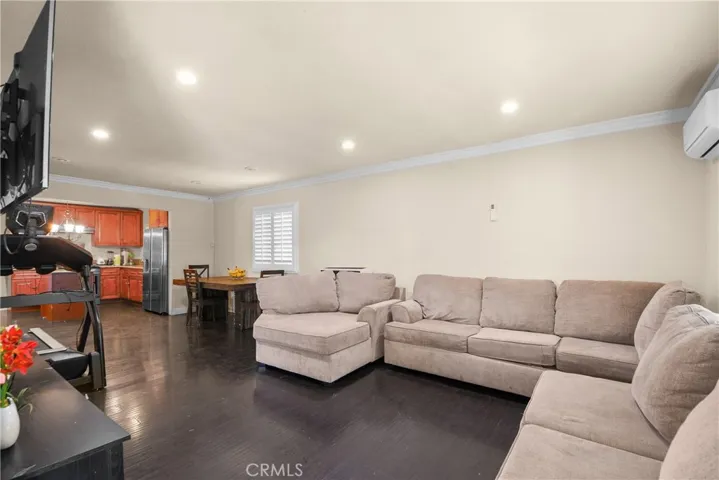 9307 Beach, Los Angeles, California 90002