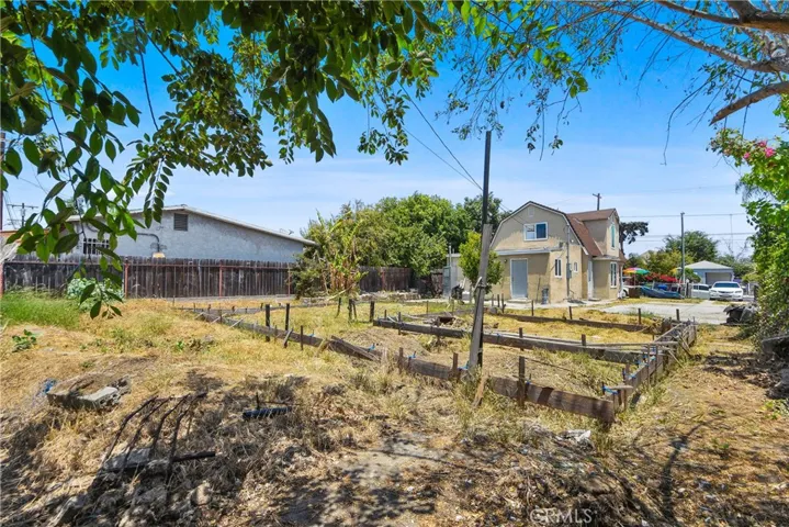 9307 Beach, Los Angeles, California 90002