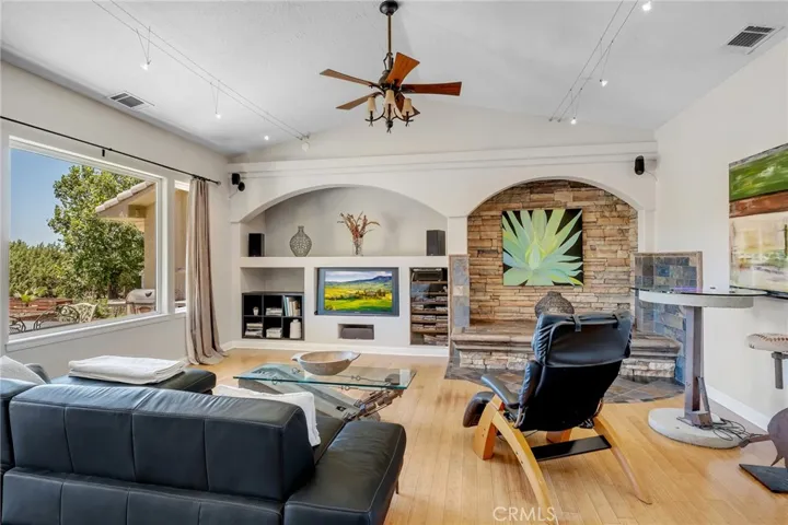 7026 Cataba Road, Oak Hills, California 92344