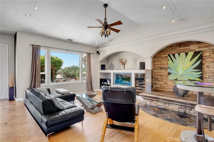 7026 Cataba Road, Oak Hills, California 92344