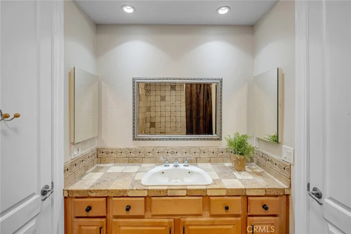 7026 Cataba Road, Oak Hills, California 92344