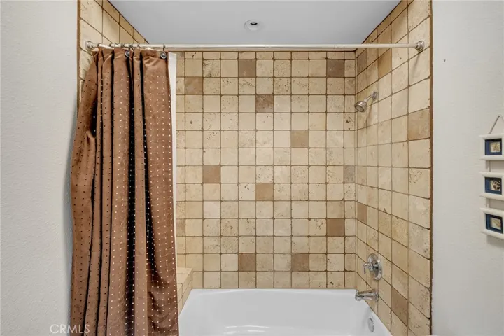 7026 Cataba Road, Oak Hills, California 92344