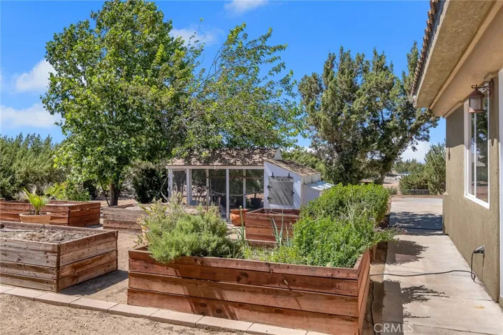 7026 Cataba Road, Oak Hills, California 92344