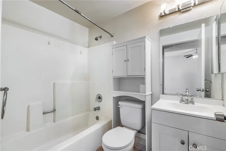 2915 Montrose Avenue 430, Glendale, California 91214