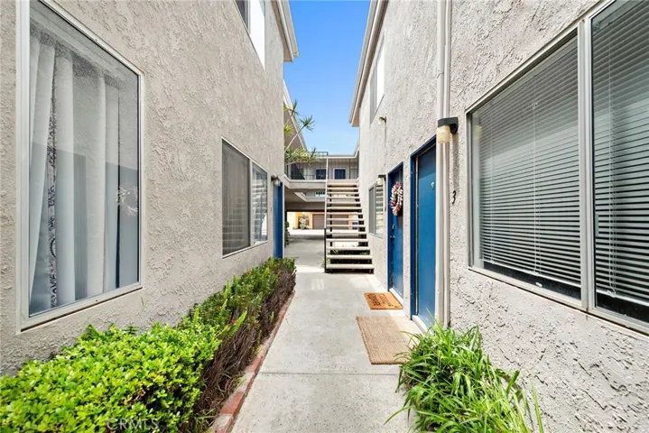 221 10th Street, Huntington Beach, California 92648