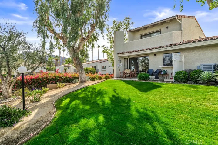 Nice and quiet complex with mountain views