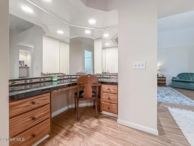 lPrimary Bedroom Suite12