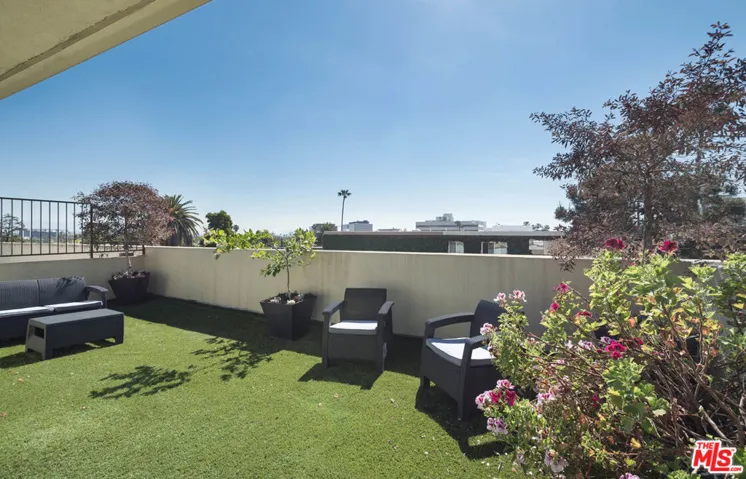 202 N Crescent Drive 1, Beverly Hills, California 90210