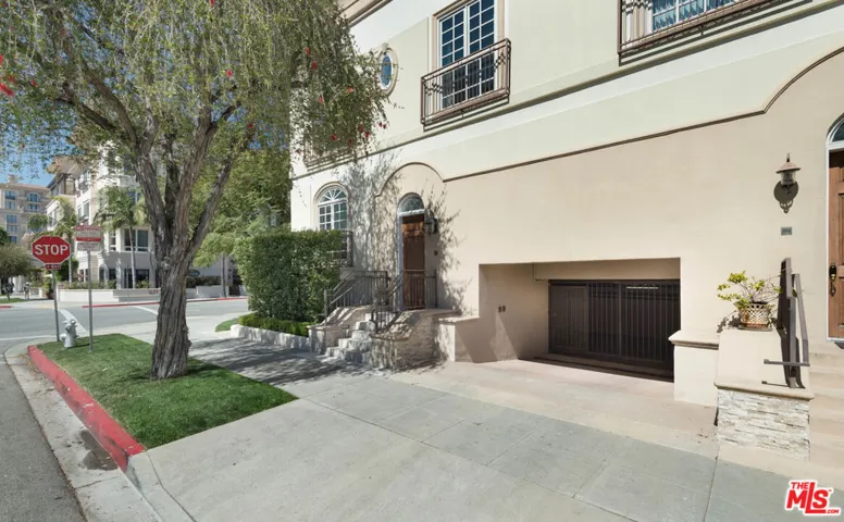 202 N Crescent Drive 1, Beverly Hills, California 90210