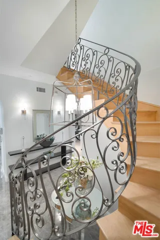 202 N Crescent Drive 1, Beverly Hills, California 90210