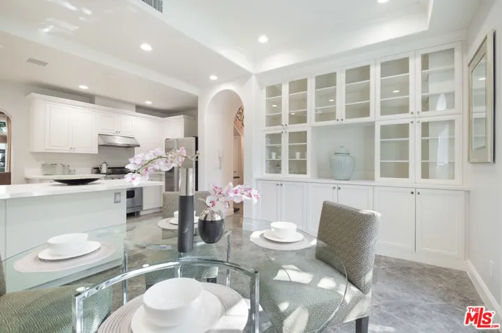 202 N Crescent Drive 1, Beverly Hills, California 90210