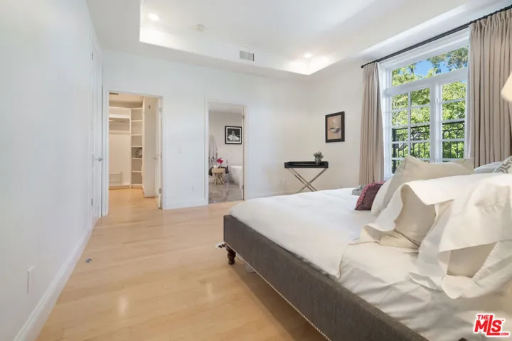 202 N Crescent Drive 1, Beverly Hills, California 90210