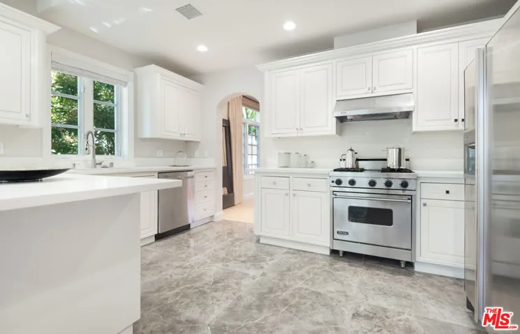 202 N Crescent Drive 1, Beverly Hills, California 90210