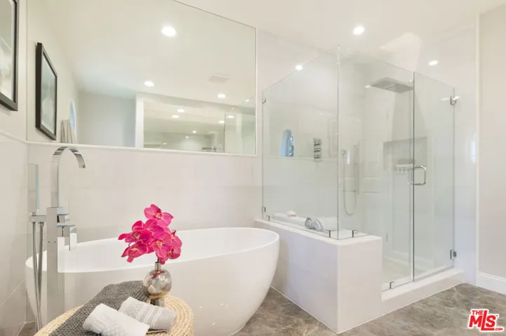 202 N Crescent Drive 1, Beverly Hills, California 90210