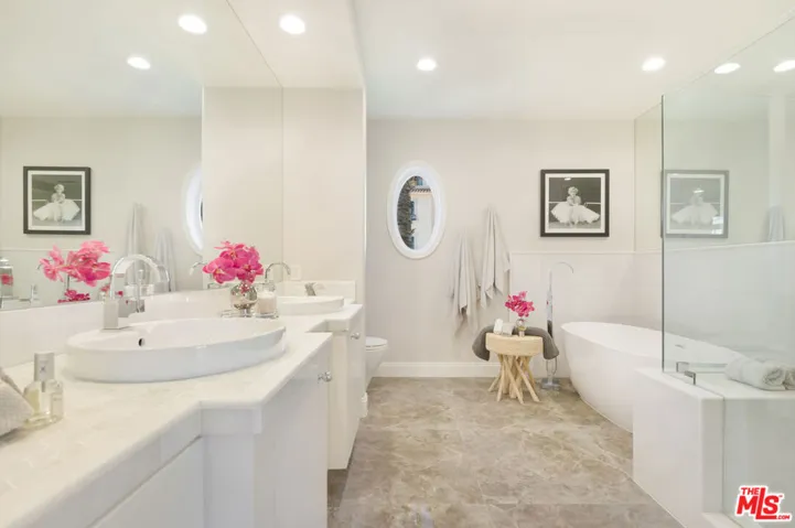 202 N Crescent Drive 1, Beverly Hills, California 90210