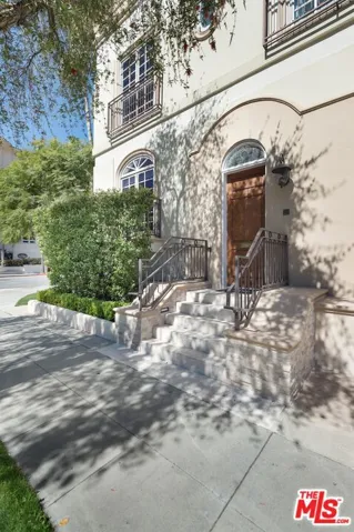 202 N Crescent Drive 1, Beverly Hills, California 90210