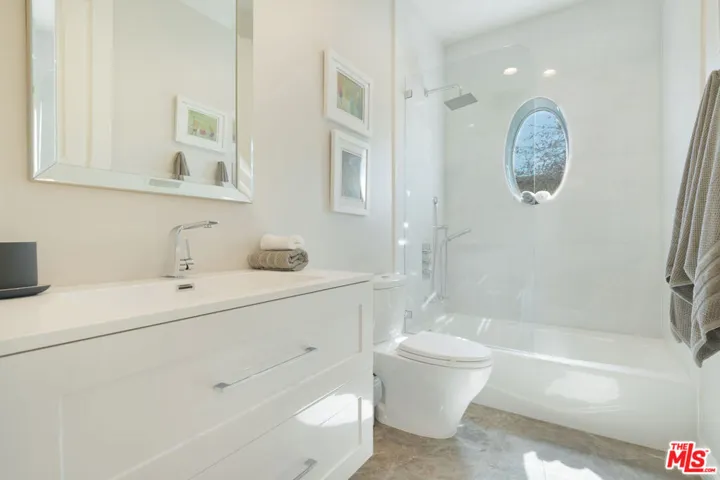 202 N Crescent Drive 1, Beverly Hills, California 90210