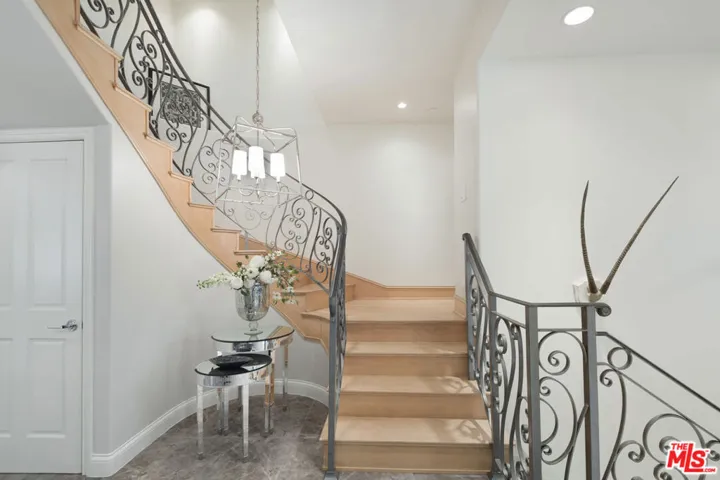 202 N Crescent Drive 1, Beverly Hills, California 90210