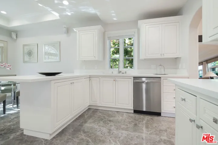 202 N Crescent Drive 1, Beverly Hills, California 90210