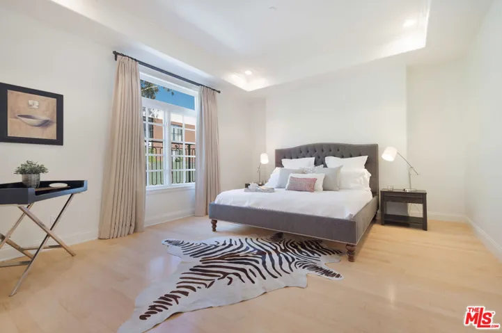 202 N Crescent Drive 1, Beverly Hills, California 90210