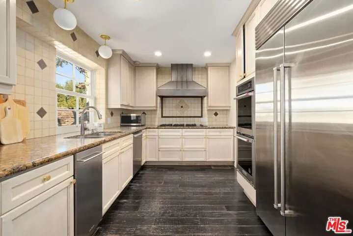 357 Crown Drive, Los Angeles, California 90049