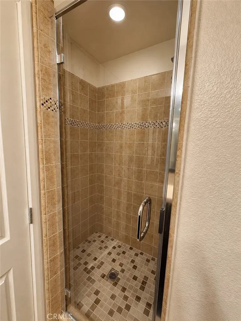 Main Level Shower Main Level Shower