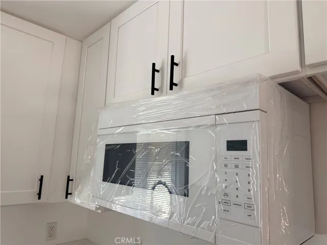 988 Valencia 5, Costa Mesa, California 92626