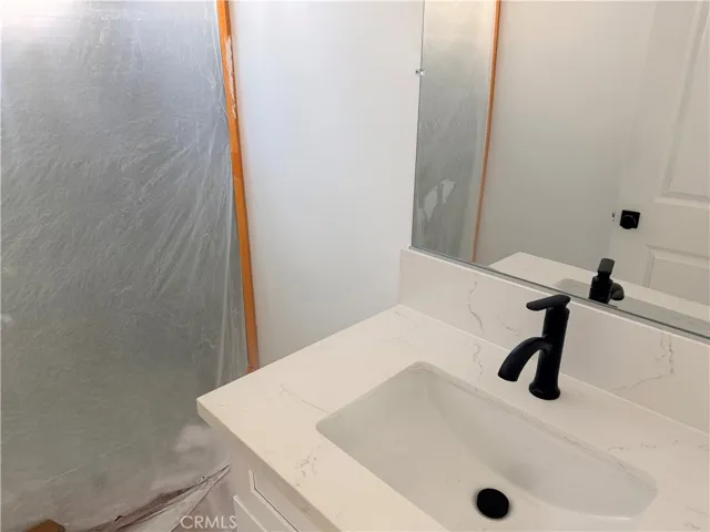 988 Valencia 5, Costa Mesa, California 92626