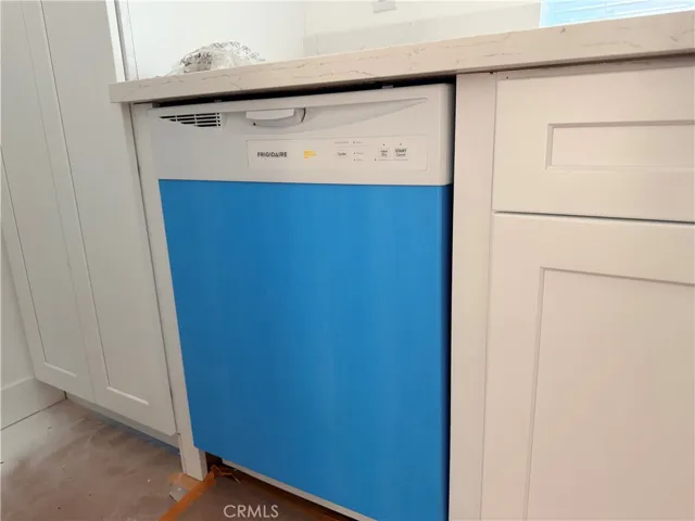 988 Valencia 5, Costa Mesa, California 92626