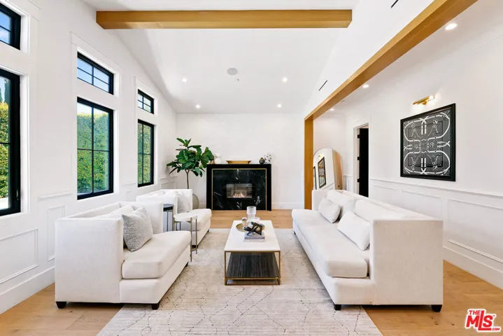 5911 Beckford Avenue, Tarzana, California 91356