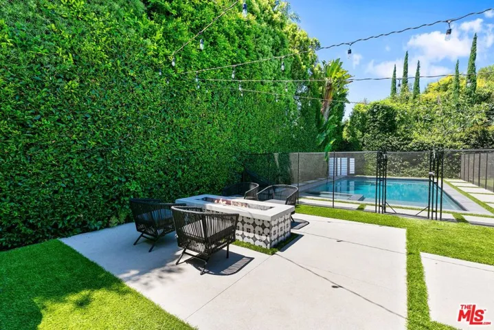5911 Beckford Avenue, Tarzana, California 91356