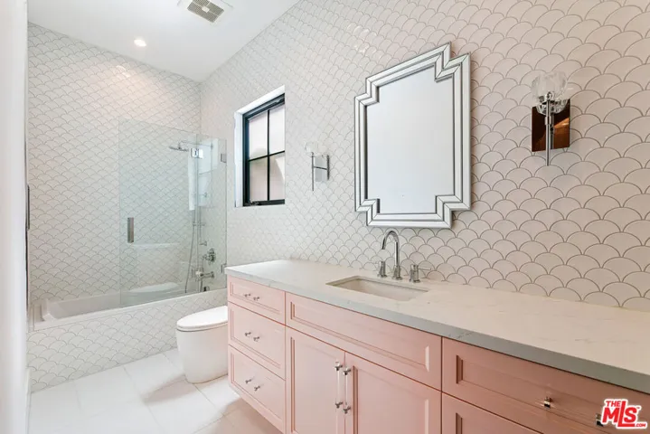 5911 Beckford Avenue, Tarzana, California 91356