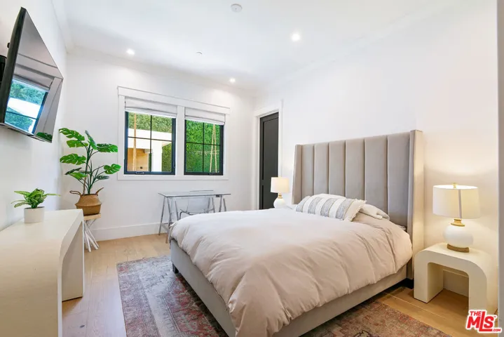 5911 Beckford Avenue, Tarzana, California 91356