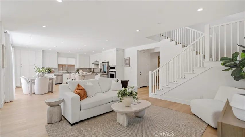 218 Evaroad, Irvine, California 92602