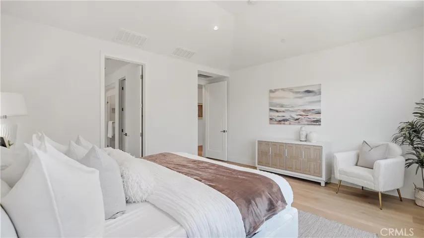 218 Evaroad, Irvine, California 92602