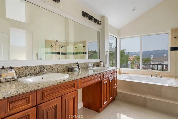 Primary suite bath