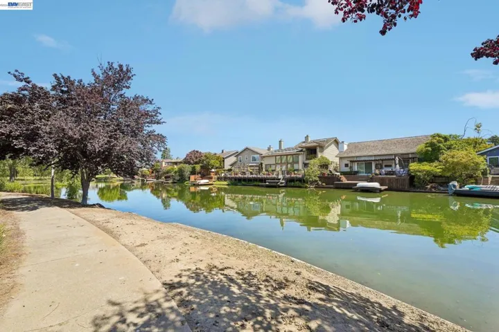 505 Lagunaria Ln, Alameda, California 94502