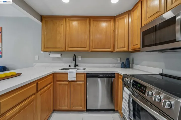 505 Lagunaria Ln, Alameda, California 94502