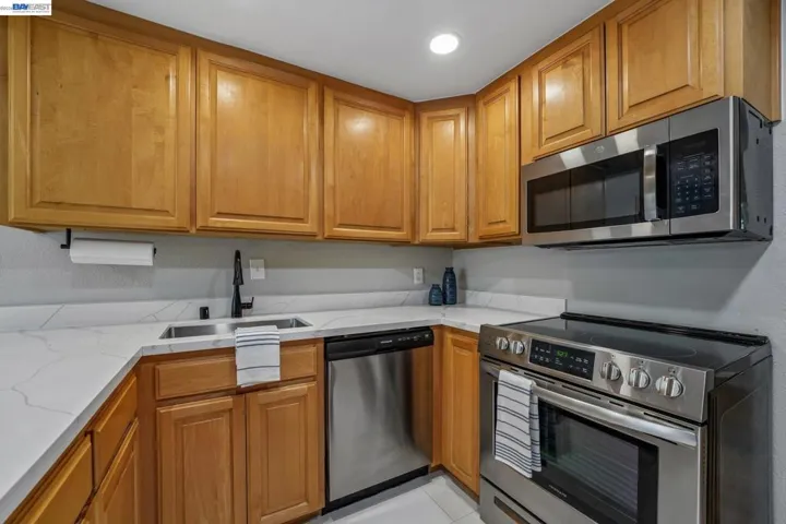 505 Lagunaria Ln, Alameda, California 94502