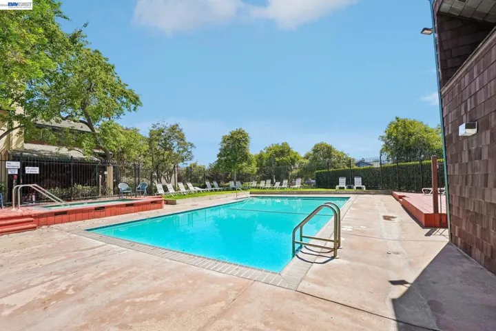 505 Lagunaria Ln, Alameda, California 94502