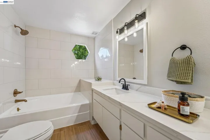 505 Lagunaria Ln, Alameda, California 94502