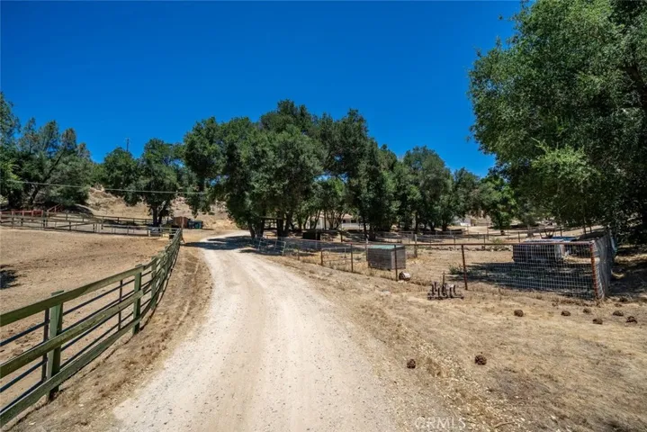 9740 Huer Huero Road, Creston, California 93432