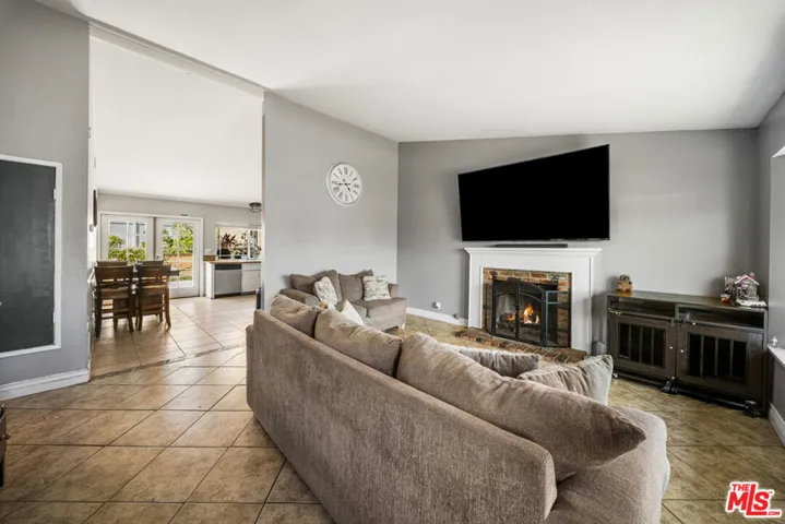 1350 W Morgan Street, Rialto, California 92376
