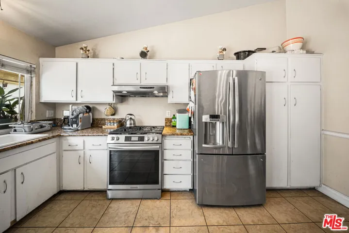 1350 W Morgan Street, Rialto, California 92376