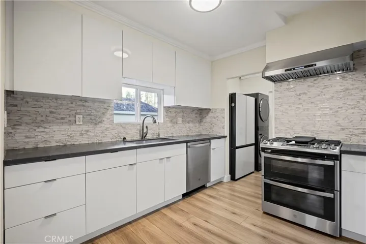 4615 Grand, La Canada Flintridge, California 91011